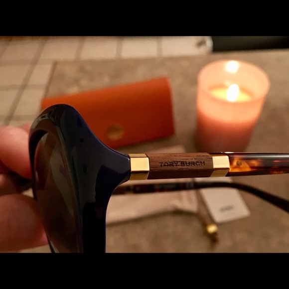 Tory Burch Blue Wood Stemmed Sunglasses w/Case - Picture 6 of 8